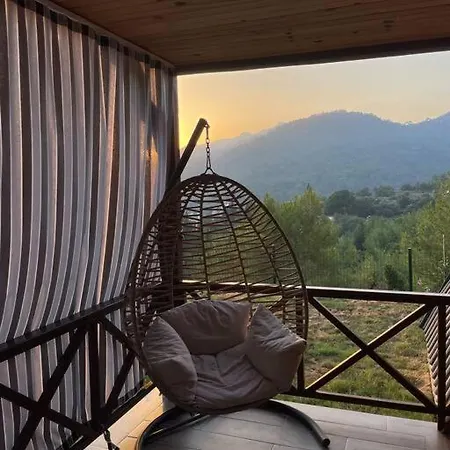 Doganin Icinde Lueks Jakuzili Balayi Bungalovu *